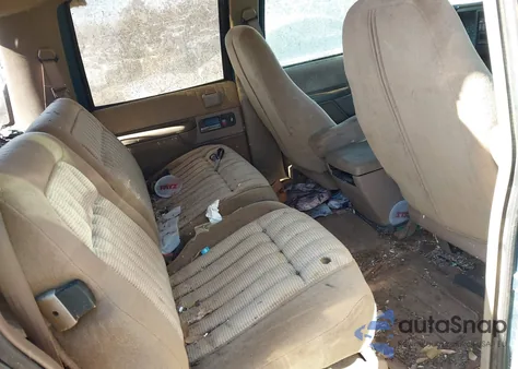 1993 Chevrolet Suburban K1500 from USA, damaged, VIN 1GNFK16K7PJ371462